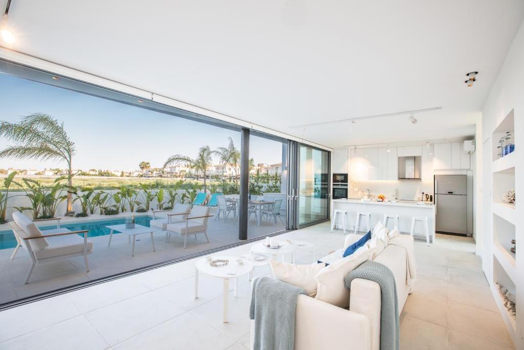 The White H Villa, Protaras, Fresh And Peaceful *