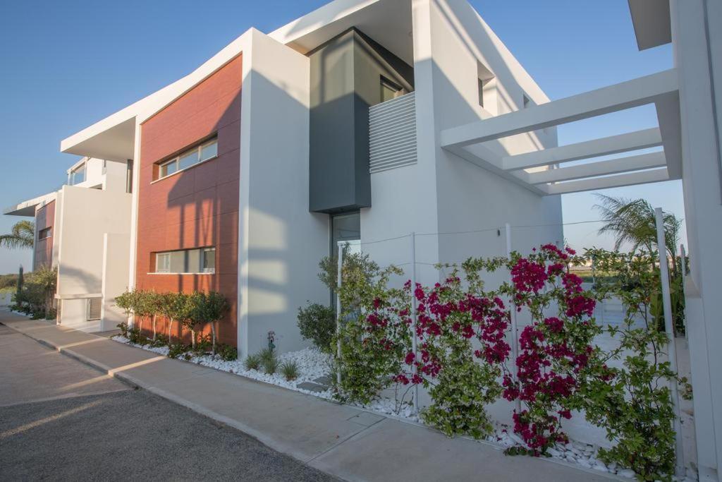 Villa The White H Villa, Protaras, Fresh And Peaceful *